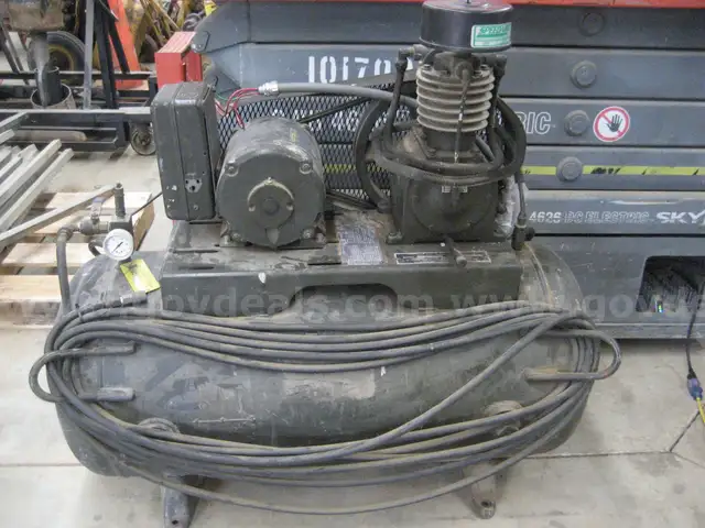 AIR COMPRESSOR