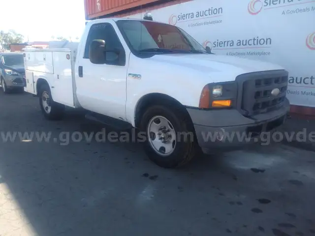 2005 Ford F-350 Super Duty XL Work Truck