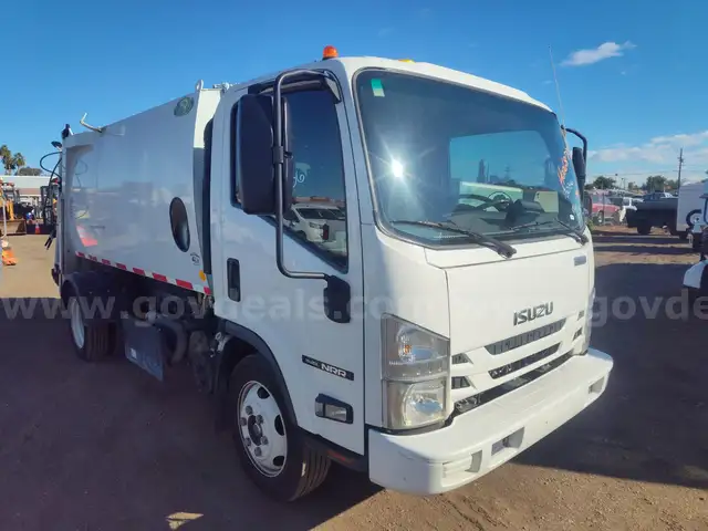 2021 Isuzu NRR Garbage Truck