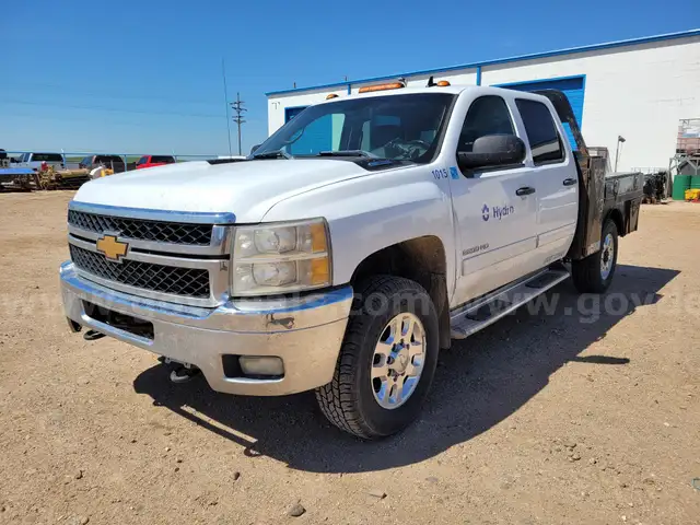 2014 Chevrolet Silverado 2500HD Flatbed Truck
