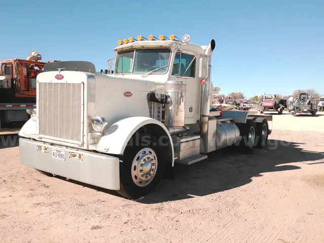 1977 Peterbilt 359 Tractor Truck