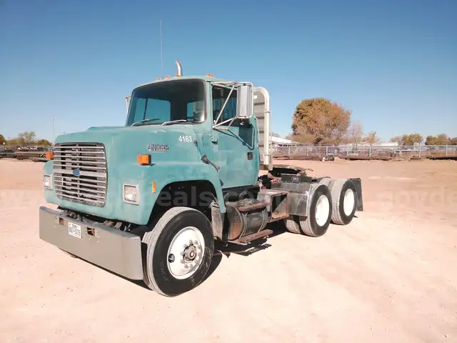1993 Ford LNT8000F Tractor Truck