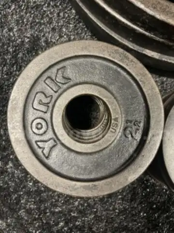 York Barbell Cast Iron Precision Milled Olympic Plate &#x2013; 2.5lb