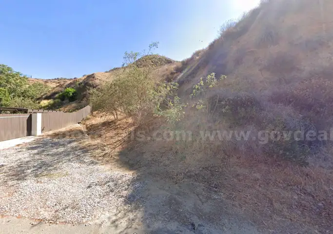 0.12 Acre Vacant Residential Lot on Paved Road in Santa Clarita Area, Los Angeles County, State of California.