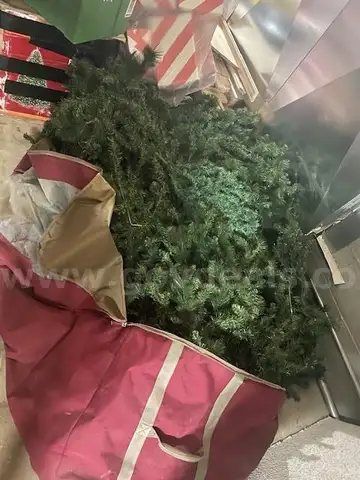 Holiday tree and storage bag