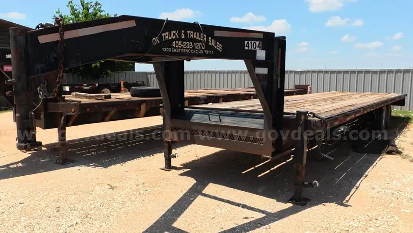 2008 Progressive 30FT T/A Gooseneck Trailer