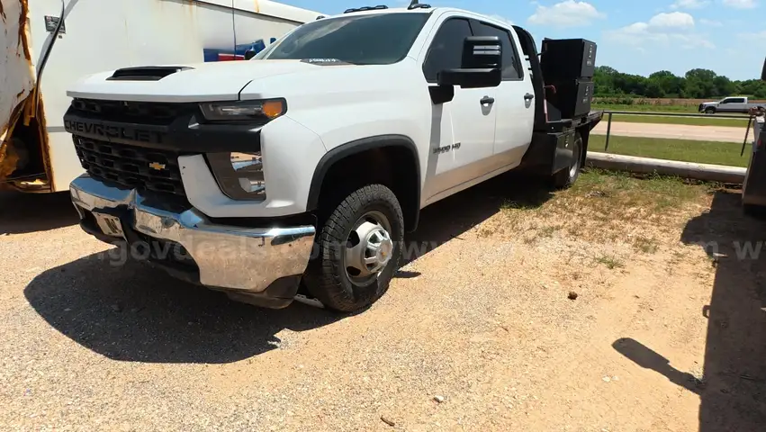 2024 Chevrolet 3500 4x4 Crew Cab Flatbed Pickup