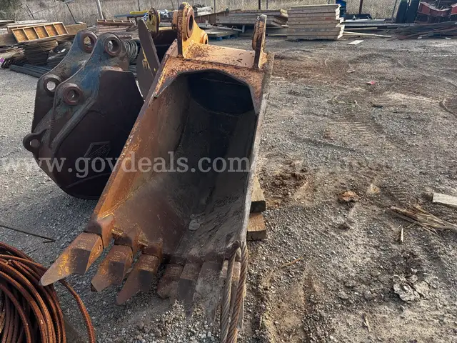 Hensley 32” Spade Bucket For CAT 330LC Excavator