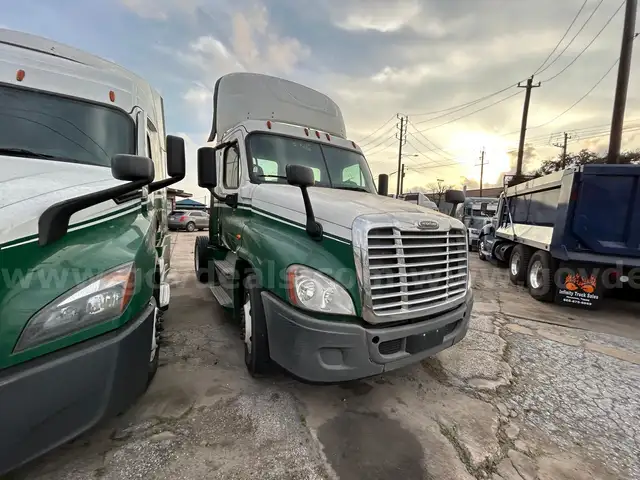 2015 Freightliner Cascadia 125