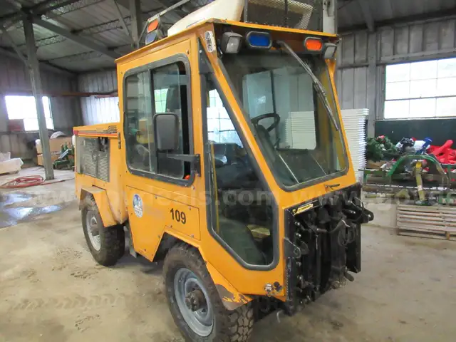2011 Trackless MT5T