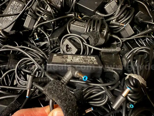 Qty 2252 Blue Tip L25296-002-007 Genuine HP AC-adapters 45 Watt 19.5V