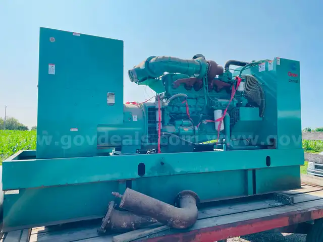 Onan Cummins Diesel Generator 300 kW with Transfer Switch