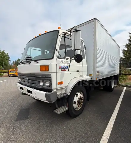1989 Nissan Box Truck