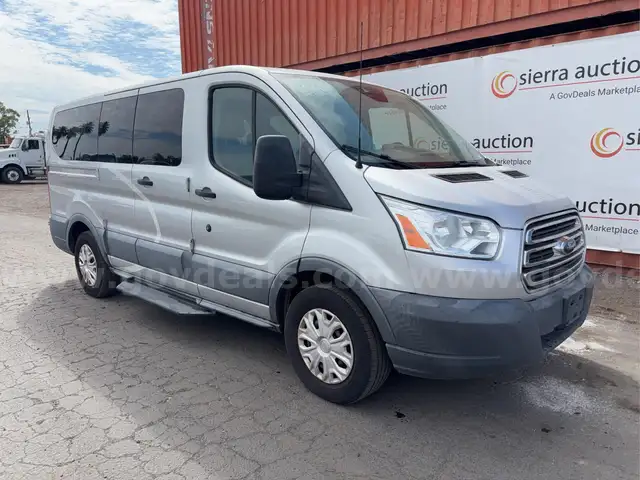2018 Ford Transit 150 Wagon Low Roof XLT