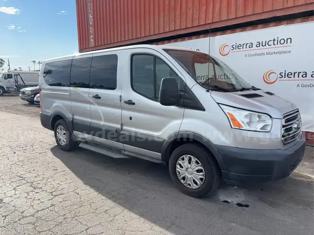 2017 Ford Transit 150 Wagon Low Roof XLT
