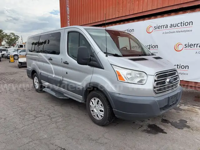2017 Ford Transit 150 Wagon Low Roof XL 60/40 Pass. 130-in. WB