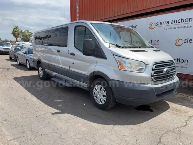 2017 Ford Transit 350 Wagon Low Roof XLT 60/40 Pass. 148-in. WB