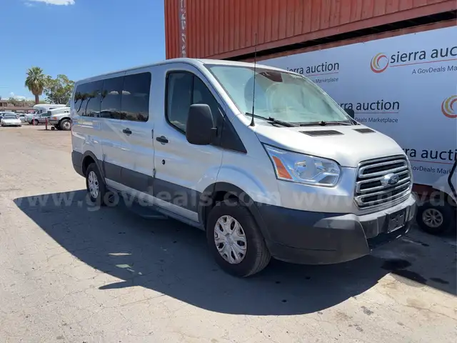 2019 Ford Transit 150 Wagon Low Roof XLT