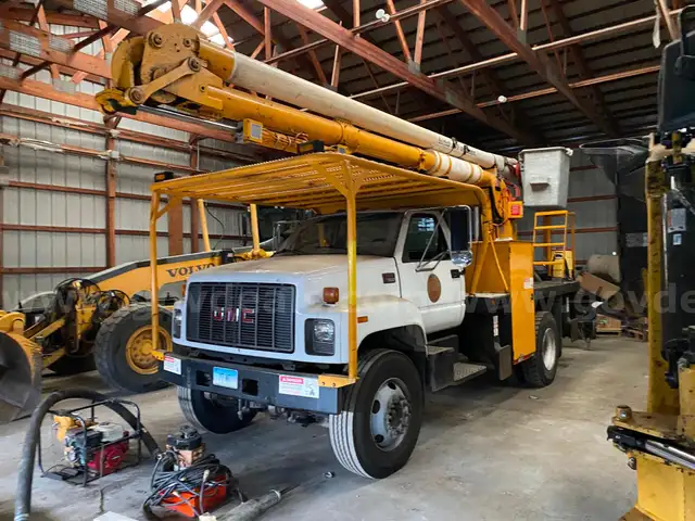 1999 GMC C7H042 Bucket Truck