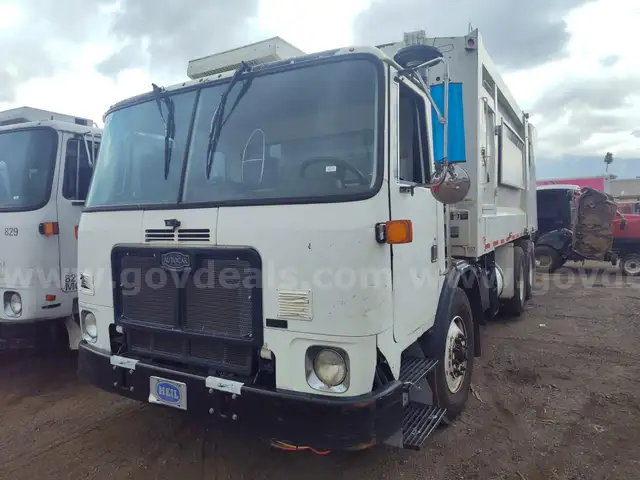 2011 Autocar Xpeditor Garbage Truck