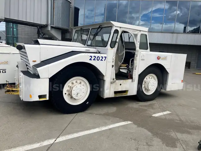 1972 HOUGH T300SL AIRCRAFT TOW TRACTOR