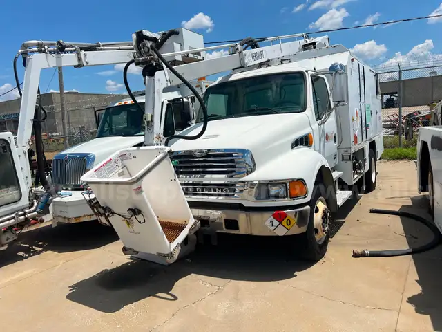 2004 Premier MT35P12 De-Ice Truck