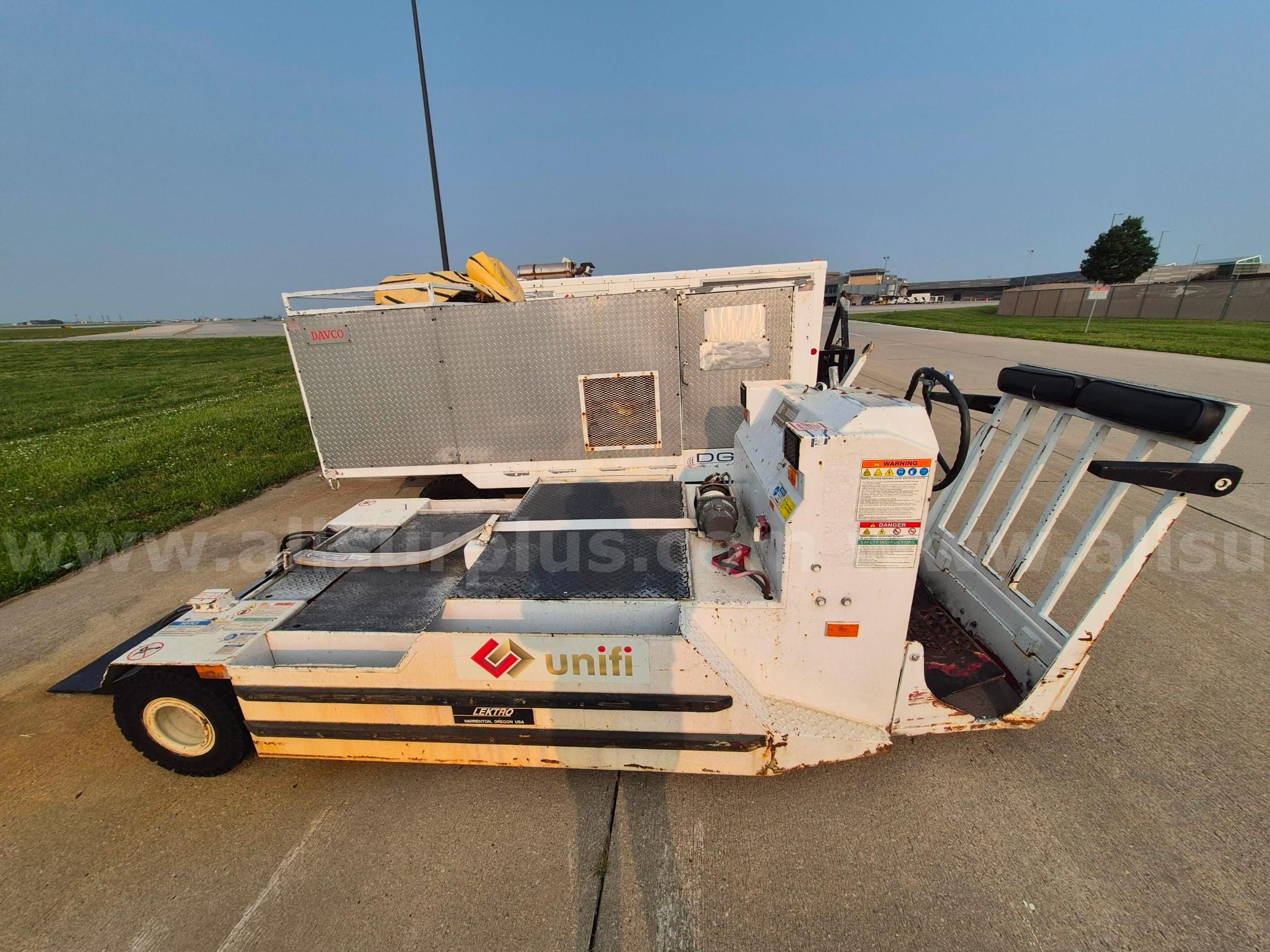 2000 Lektro AP-8750 Towbarless Aircraft Tow Tractor | GovDeals