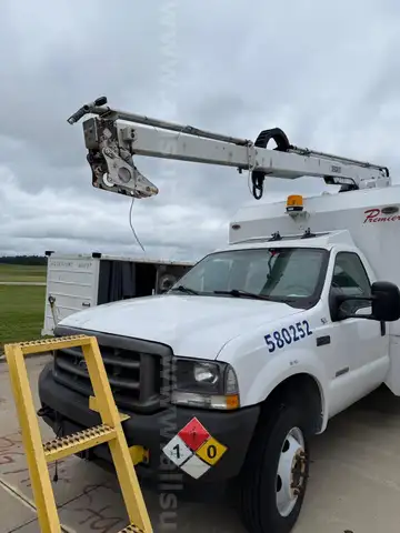 2004 Ford F-450 SD Regular Cab 2WD DRW