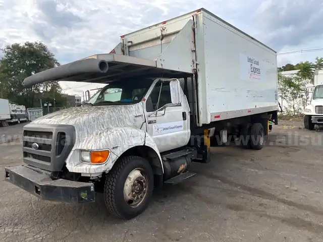 2010 Ford F-750 Regular Cab 2WD DRW