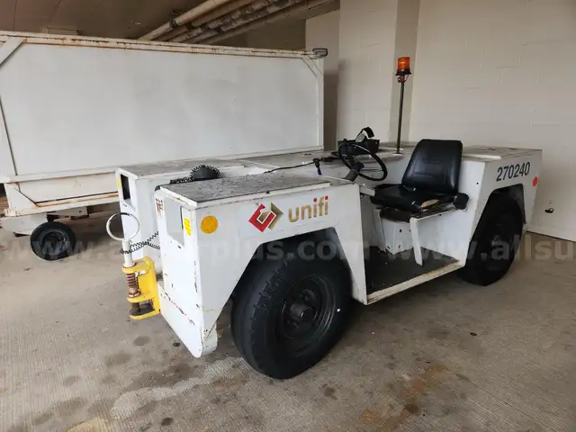 1995 EAGLE TT-8 AIRCRAFT TOW TRACTOR