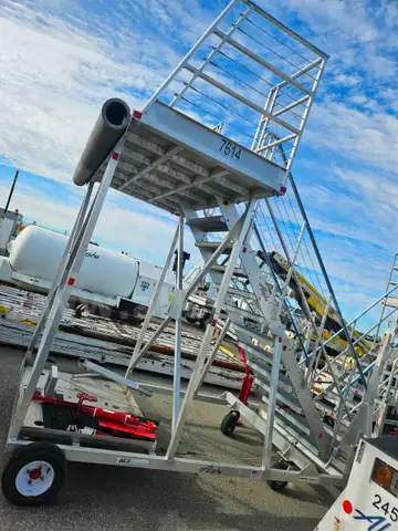 2017 KCI Maint Stand Maint Stand / Stairs