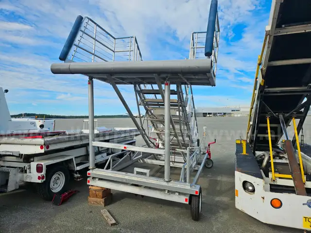 2012 KCI Maint Stand Crew / Fleet stairs