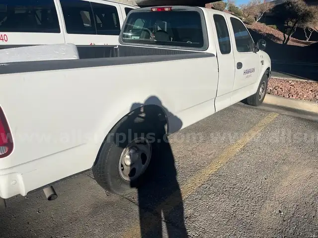 2002 Ford F-150 XL SuperCab Short Bed 2WD