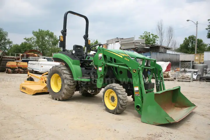 2019 4WD John Deere 2032R Tractor w/ Mower &#x26; Bucket