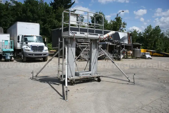 Genie DPL-30 Manlift