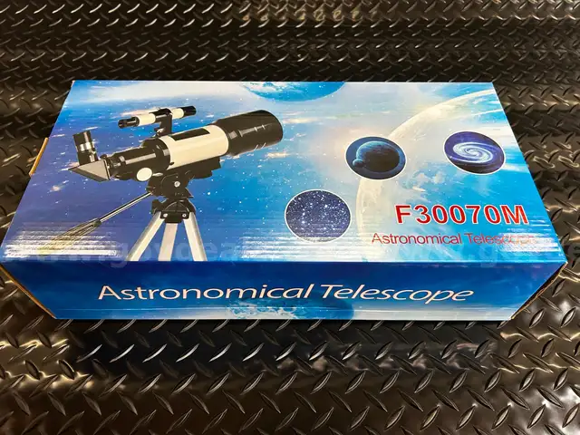 Free Shipping - NEW factory Sealed - Portable 70mm Refractor Telescope with Phone Adapter