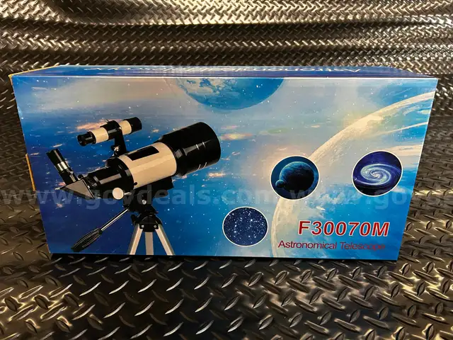 Free Shipping - NEW factory Sealed - Portable 70mm Refractor Telescope with Phone Adapter