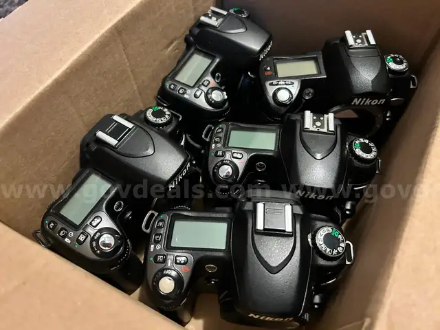 FREE SHIPPING - Lot of 5 DSLR Nikon Cameras
