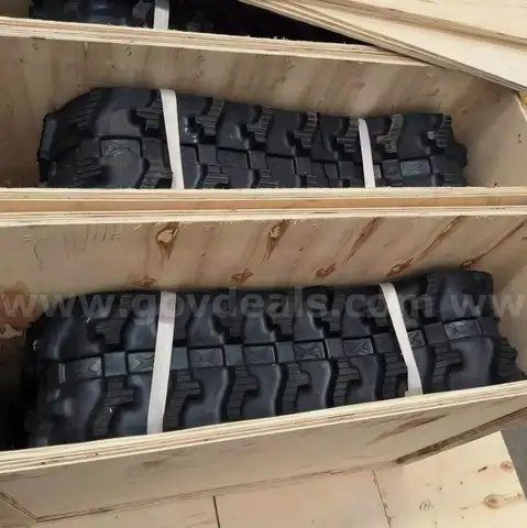 FREE SHIPPING - Lot of 2 Rubber Tracks 180&#xD7;72&#xD7;37mm (7.09&#x22;x2.83&#x22;x37) for Mini Excavator or Skid Steer