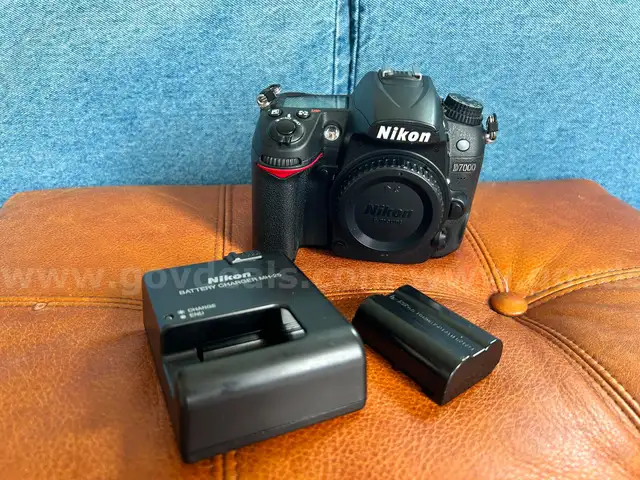 Nikon D7000 DSLR Camera Body w/ Battery &#x26; Charger
