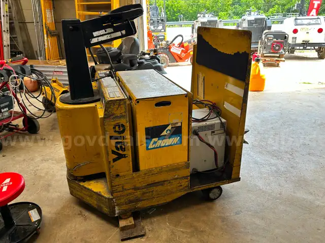 Yale Electric Industrial Truck Electric Tugger Trailer Mover