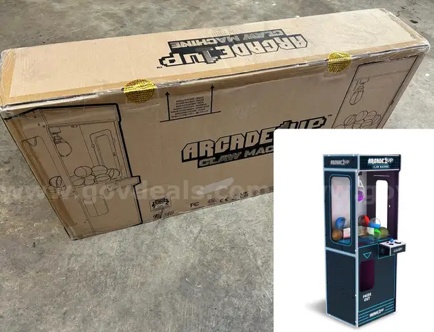 FREE SHIPPING - NEW Factory Sealed - Full-Size Claw Machine w Light