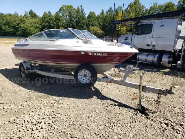 1997 MAXUM MARINE BOAT 3.0 MerCruiser AND TRAILER