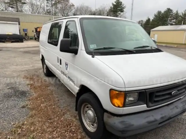 2005 Ford Econoline (clean title)
