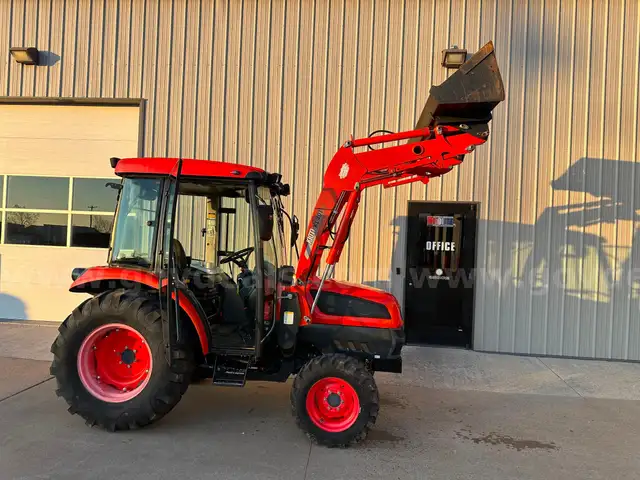 Kioti DK50SE HST Cab Tractor w/ KL401 Loader