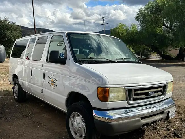 2006 Ford E-350 XLT Super Duty Passenger Van – ONLY 92k Miles