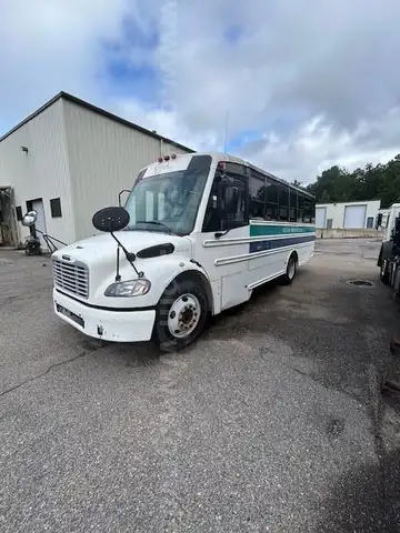 2007 Freightliner B2 Bus Chassis