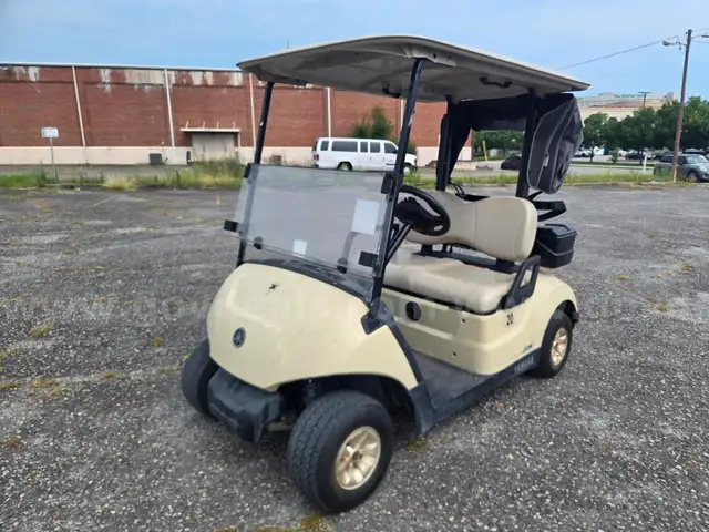 2020 Yamaha Electric Golf Cart with Charger