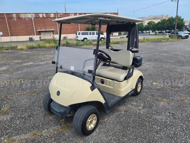 2020 Yamaha Electric Golf Cart with Charger #5