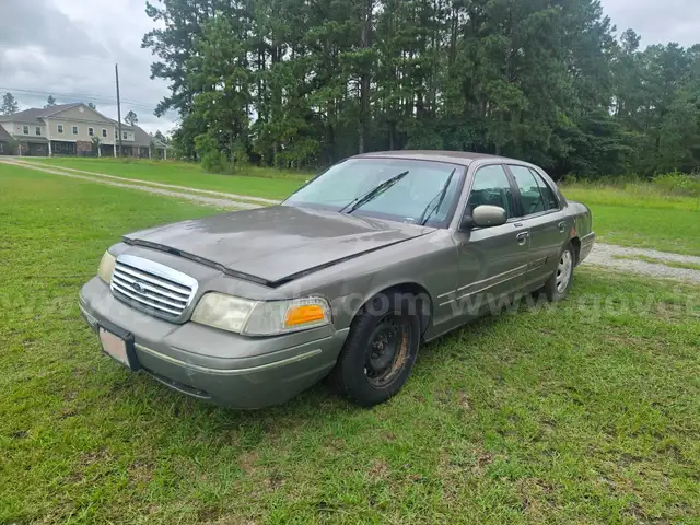 2008 Gold Ford Crown Victoria